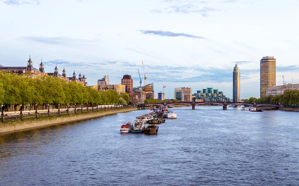 Kilátás nyílik a Temze felé Lambeth Bridge - London — Stock Fotó