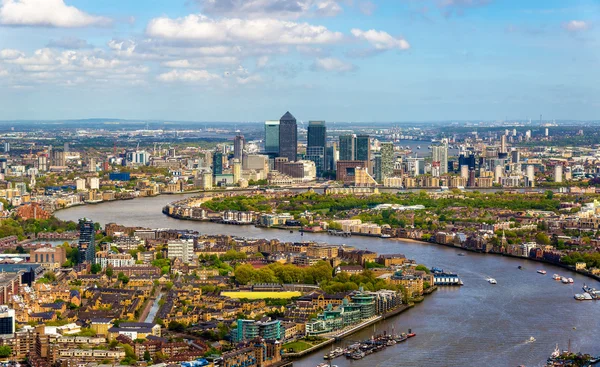 Utsikt över Themsen från skärvan skyskrapan i London — Stockfoto