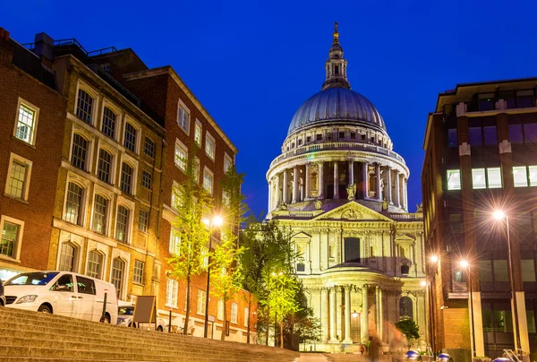 Utsikt över St Paul katedralen i London, England — Stockfoto