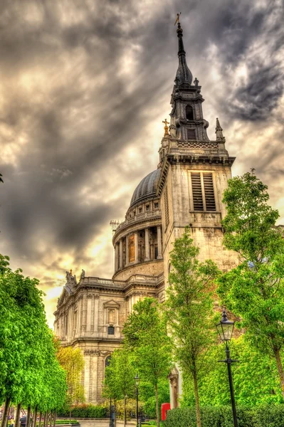 Стрит. Августина Уотлинга, церковь в Лондоне, Англия — стоковое фото