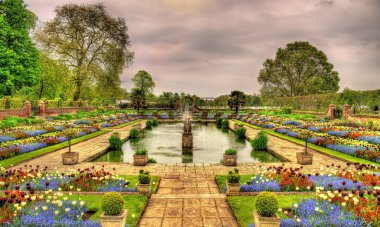 Kensington Sarayı - Londra önünde gölet