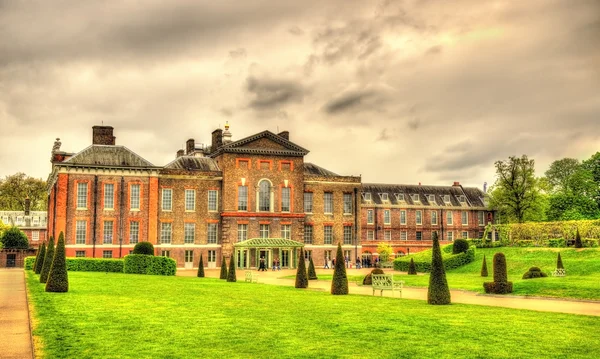 런던-영국에서에서 켄싱턴 궁전의 보기 — 스톡 사진