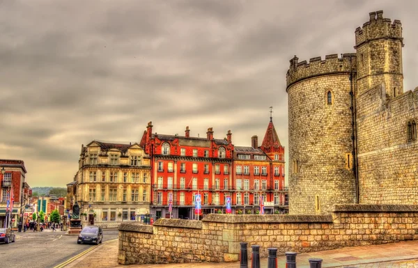 Veduta della città di Windsor e una torre del castello - Inghilterra — Foto Stock