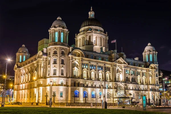 Porto de Liverpool Building à noite - Inglaterra, Reino Unido — Fotografia de Stock