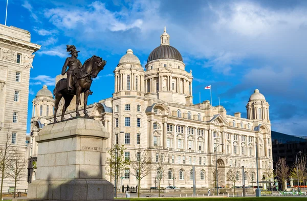 Monumento de Eduardo VII e do Edifício Porto de Liverpool - Engl — Fotografia de Stock