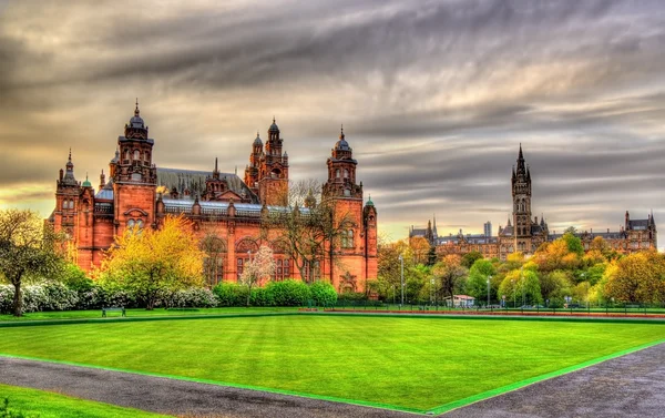 Kelvingrove Museum en de Universiteit van Glasgow - Schotland — Stockfoto