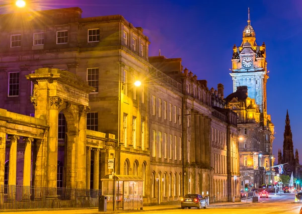 A street in the city centre of Edinburgh - Scotland — Stock Photo, Image