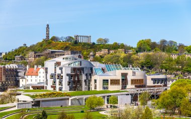 Yeni Parlamento Binası Calton Hill - Edinburgh altında görünümü