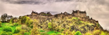 Scotland, Büyük Britanya'nın Edinburgh Kalesi'nin görünümü