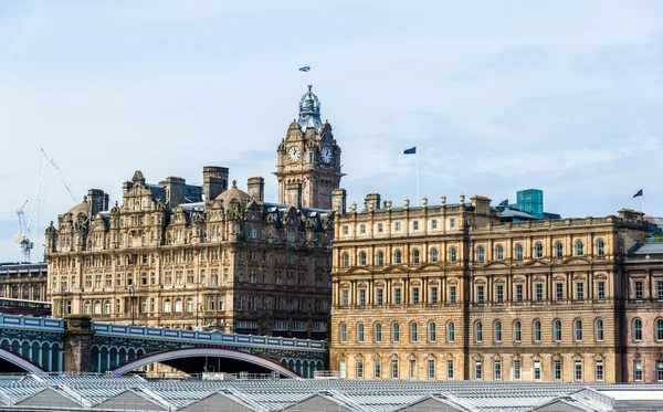 Historiska byggnader i centrum av Edinburgh - Skottland — Stockfoto