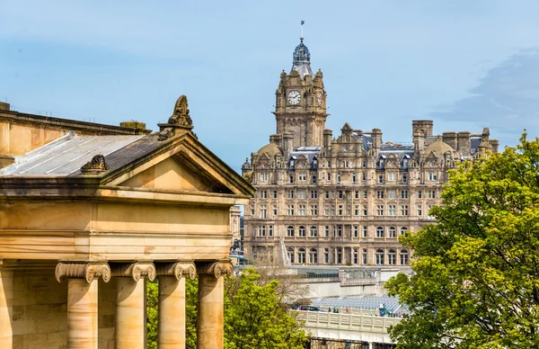 Uitzicht op de National Gallery of Scotland in Edinburgh — Stockfoto