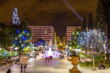 Syntagma Meydanı Atina'da Noel için dekore edilmiştir.