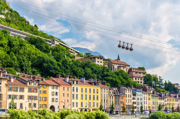 Linbana leder till borgen Bastiljen i Grenoble — Stockfoto