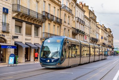 Bordeaux, Fransa - 12 Haziran: Alstom Citadis 402 Tramvayda 12 Haziran,