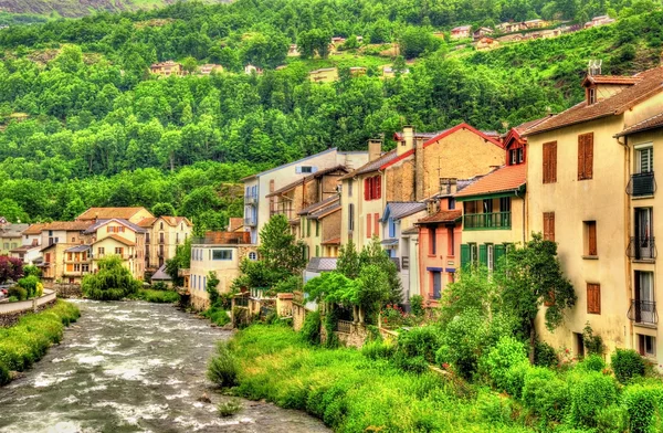 El río Ariege en Ax-les-Thermes - Francia, Mediodía-Pirineos — Foto de Stock