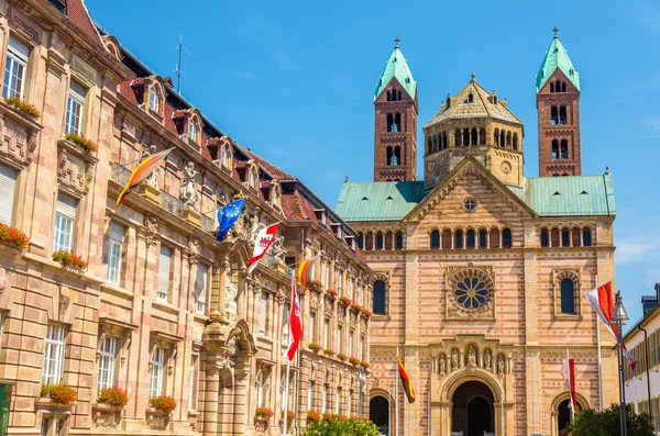 Das Rathaus und der Dom zu Speyer - Deutschland — Stockfoto