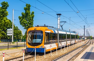 Mannheim - Almanya Theresienkrankenhaus istasyonundaki tramvay