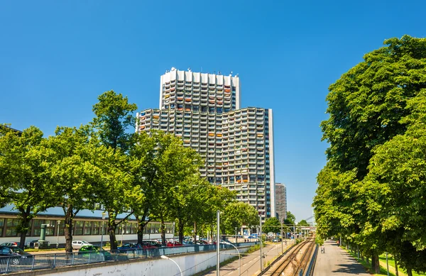 Widok centrum Collini i tramwajem linii na skarpie Mannhe — Zdjęcie stockowe