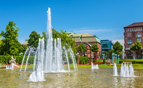 Wasserspiele fountain on Friedrichsplatz square in Mannheim - Ge — Stock Photo, Image