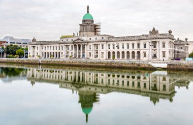 Özel ev, Dublin'de bir neoklasik inşa görünümünü