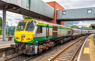 Belfast Merkez Tren Garı - Kuzey IR, şehir içi tren