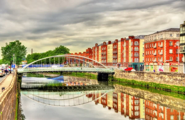Vista da Ponte James Joyce em Dublin - Irlanda — Fotografia de Stock