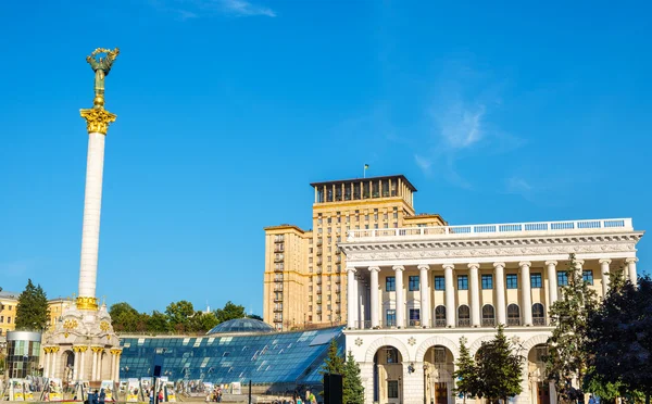 Maidan Nezalezhnosti (Praça da Independência) em Kiev, Ucrânia — Fotografia de Stock