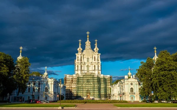 Σμόλνι καθεδρικός ναός στην Αγία Πετρούπολη - Ρωσία — Φωτογραφία Αρχείου