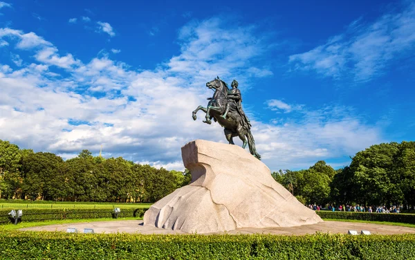 Бронзовый всадник, статуя Петра Великого в Санкт-Петербурге — стоковое фото