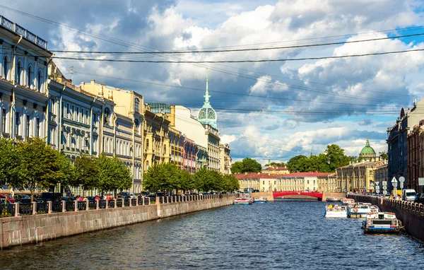 Rzeką Mojką nasyp w Sankt Petersburg - Rosja — Zdjęcie stockowe