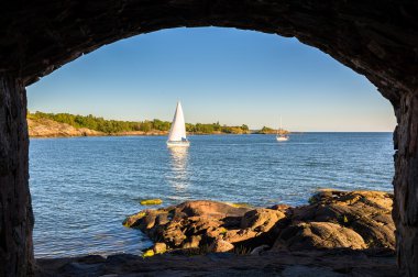 Finlandiya Körfezi üzerinden Suomenlinna kale - Helsinki görünümünü