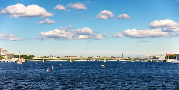 Visa för Trinity Bridge i Sankt Petersburg - Ryssland — Stockfoto