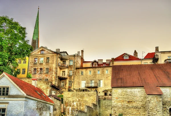 Budovy v historickém centru města Tallinn, Estonsko — Stock fotografie