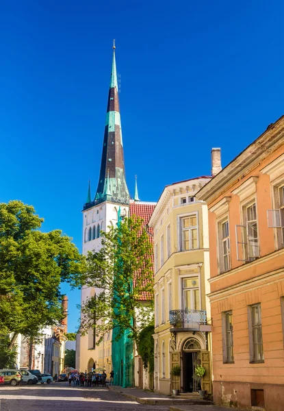 Straat in het historische centrum van Tallinn - Estland — Stockfoto