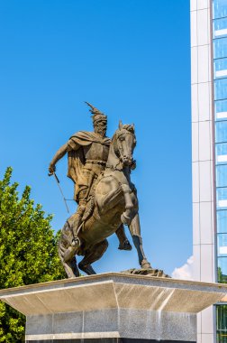 George Kastriot Priştine - Kosova heykeli