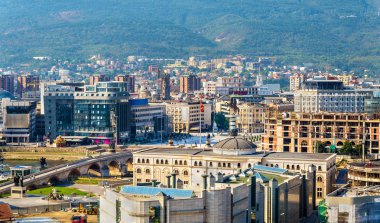 Üsküp - Makedonya şehir merkezinin havadan görünümü