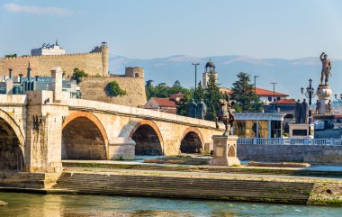 Stone Bridge ve ilişkili anıtlar Üsküp - Makedonya