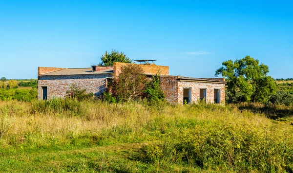 Casa rural abandonada de la cultura en la región de Kursk - Rusia —  Fotos de Stock