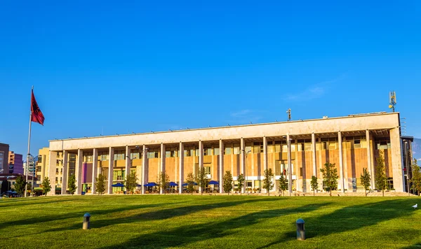 Palác kultury v Tiraně - Albánie — Stock fotografie