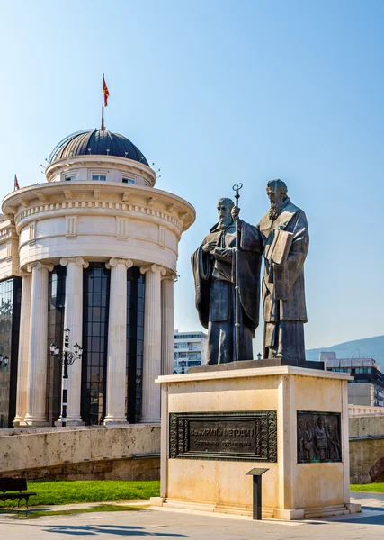 Pomník svatého Cyrila a Metoděje ve Skopji - Makedonie — Stock fotografie