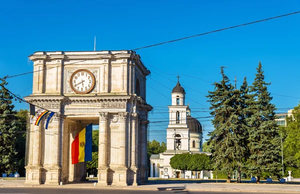 Тріумфальна арка в Кишиневі - Молдова — стокове фото