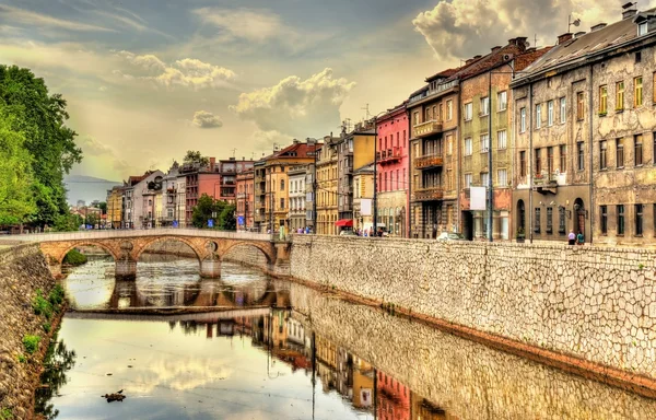 Vista del centro histórico de Sarajevo - Bosnia y Herzegovina — Foto de Stock