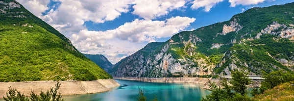 Danau Piva (Pivsko jezero), sebuah waduk di Montenegro — Stok Foto