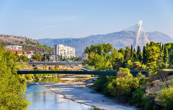 Widok z rzeką Moraca - Czarnogóra Podgorica — Zdjęcie stockowe