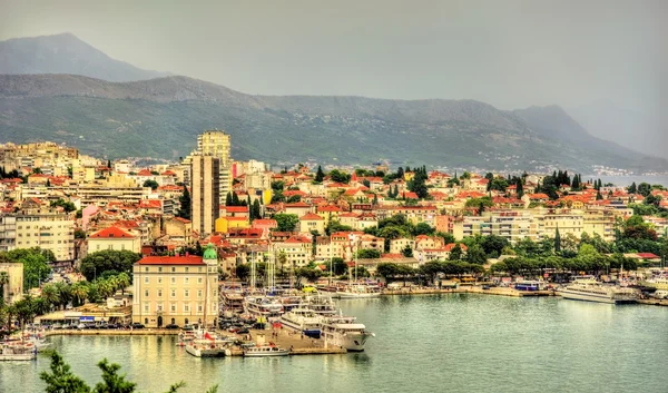 Vista de Split, a segunda maior cidade da Croácia — Fotografia de Stock