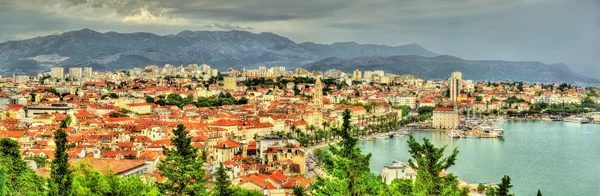 Panorama z Splitu, drugiego co do wielkości miasto w Chorwacji — Zdjęcie stockowe