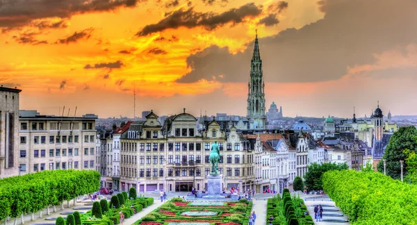 Puesta de sol dramática sobre Bruselas - Bélgica — Foto de Stock