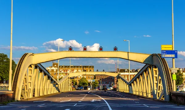 Queen's Bridge i Rotterdam - Nederländerna — Stockfoto