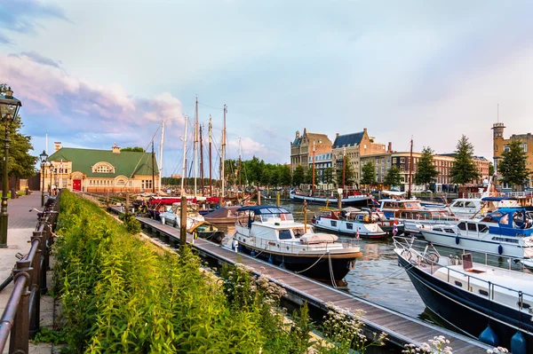 Veerhaven kikötője Rotterdam - Hollandia — Stock Fotó