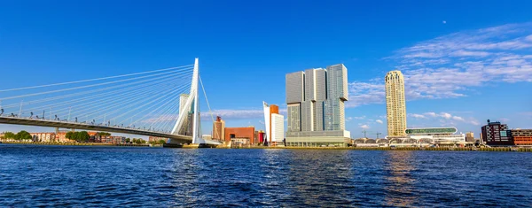 A Nieuwe Maas-folyóra, a Rotterdam - Hollandia — Stock Fotó